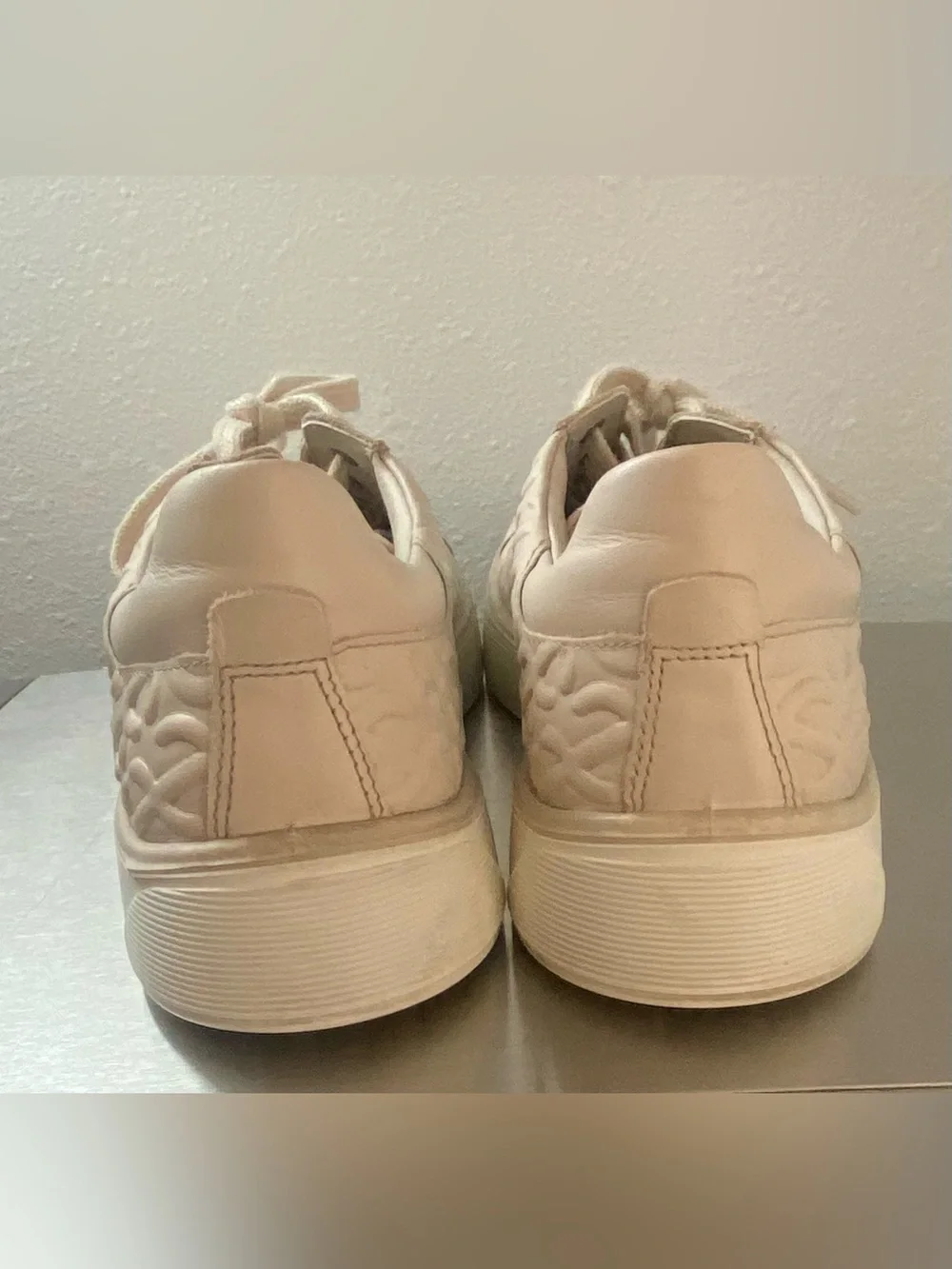 ECCO WOMENS NEUTRAL EMBOSSED PLATFORM LACE UP SNEAKERS